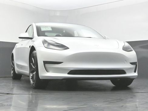 Used 2023 Tesla Model 3 Standard Range RWD image 48
