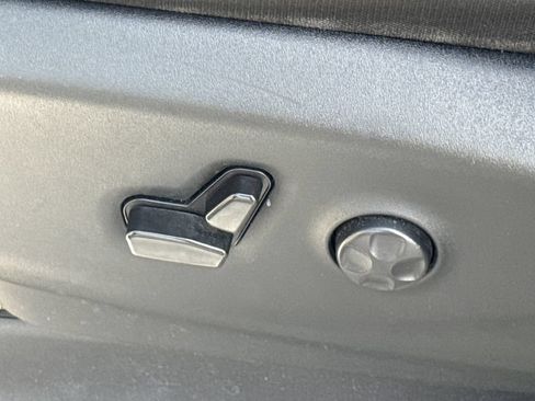 Used 2023 Chrysler Voyager LX FWD image 32