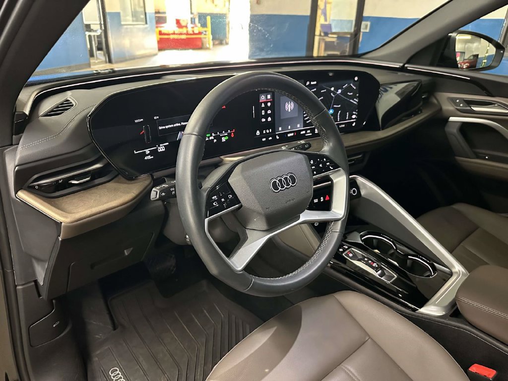 Used 2025 Audi Q5 Premium w/ Convenience Package AWD/4WD image 16