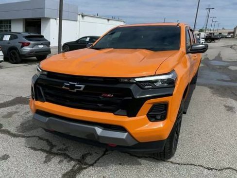 Used 2025 Chevrolet Colorado Z71 w/ Technology Package AWD/4WD image 5