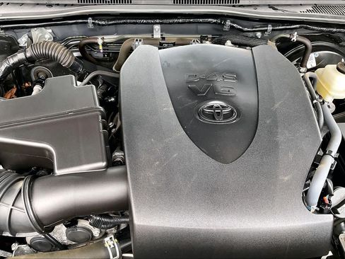 Used 2021 Toyota Tacoma SR5 w/ Technology Package AWD/4WD image 32