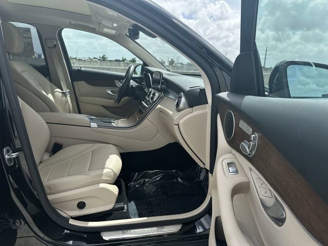 Used 2022 Mercedes-Benz GLC 300 4MATIC image 29