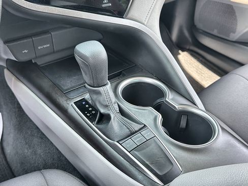 Used 2022 Toyota Camry LE w/ Convenience Package FWD image 19