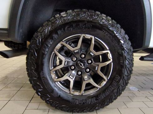 Used 2024 Chevrolet Colorado ZR2 w/ Safety Package image 22