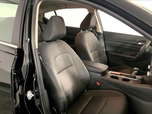 Used 2025 Nissan Altima 2.5 SV FWD image 7