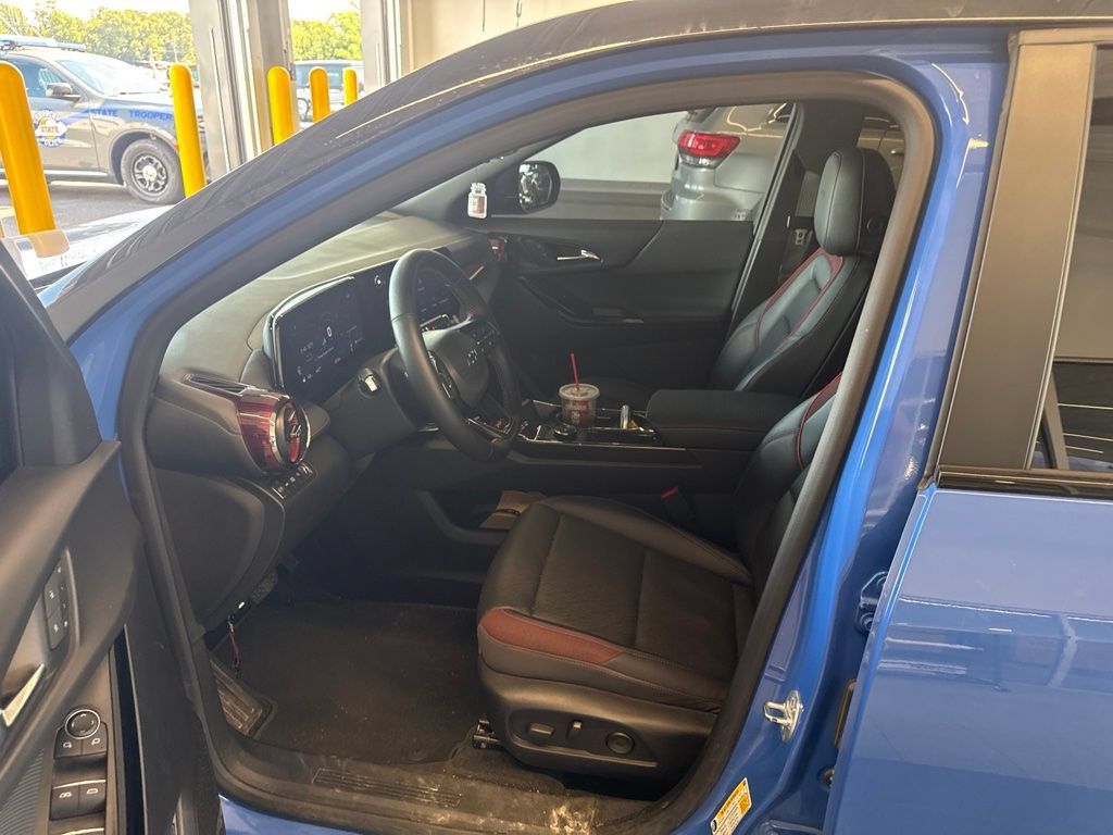 Used 2025 Chevrolet Equinox RS w/ Safety and Technology Package AWD/4WD image 6