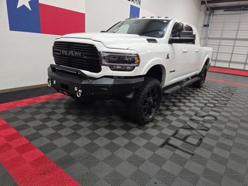 Used 2021 RAM 2500 Laramie w/ Night Edition AWD/4WD image 3
