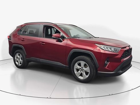 Used 2020 Toyota RAV4 XLE w/ Convenience Package FWD image 2