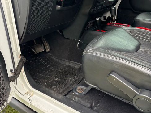 Used 2016 Jeep Wrangler Unlimited Sahara image 46