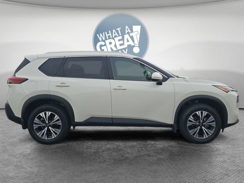 Used 2023 Nissan Rogue SV w/ SV Premium B Package AWD/4WD image 2