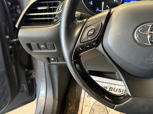 Used 2018 Toyota C-HR XLE image 9