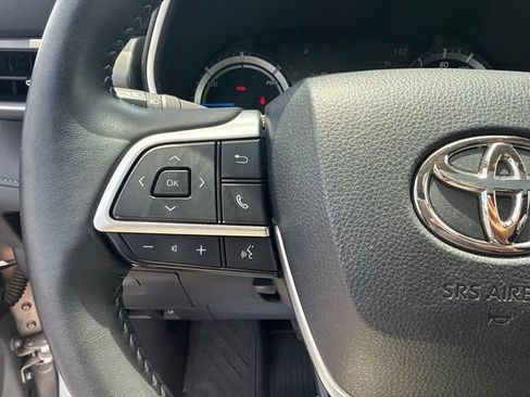 Used 2023 Toyota Highlander XLE AWD/4WD image 16
