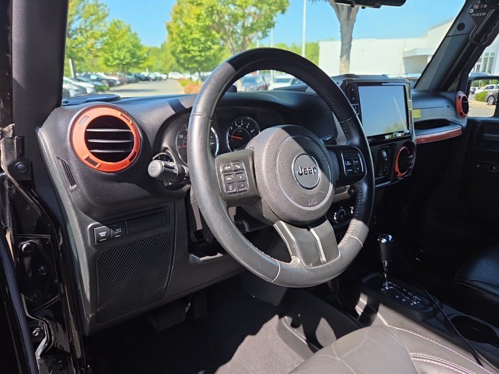 Used 2015 Jeep Wrangler Unlimited Rubicon w/ Connectivity Group AWD/4WD image 15
