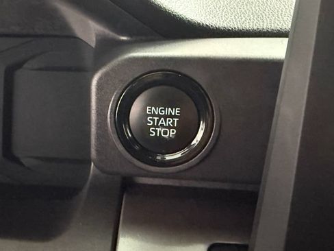 Used 2025 Toyota Tacoma SR5 AWD/4WD image 15
