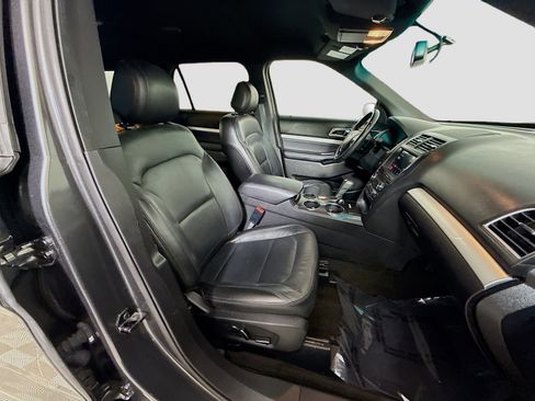 Used 2017 Ford Explorer XLT w/ Equipment Group 202A image 29
