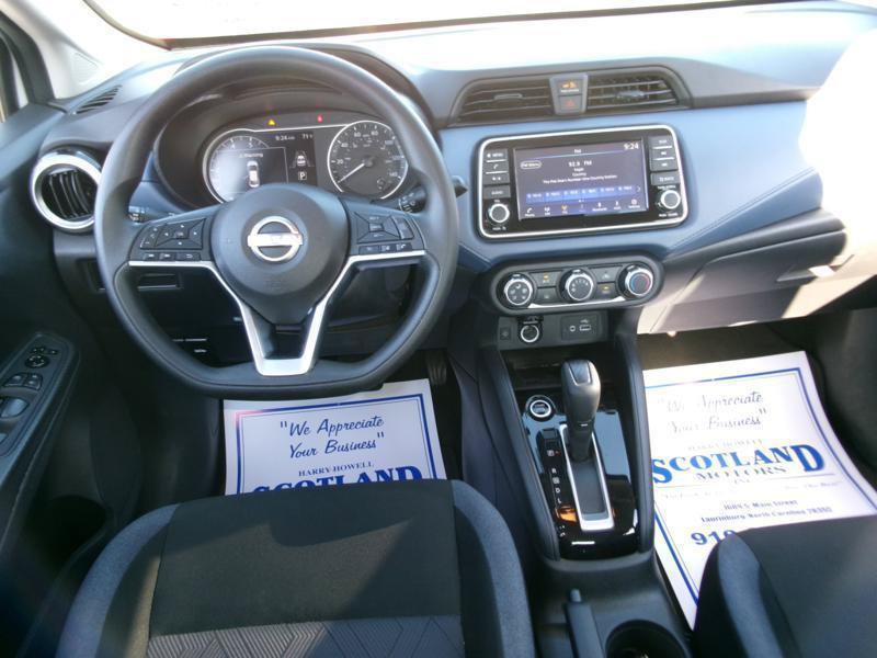 Used 2025 Nissan Versa SV FWD image 5