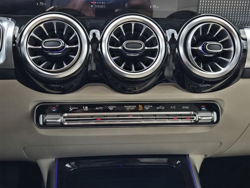 Certified 2022 Mercedes-Benz GLB 250 image 18