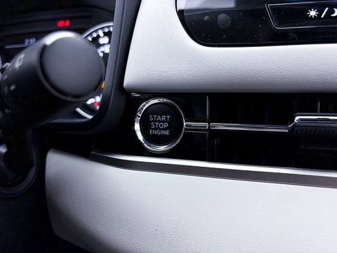 New 2026 Mitsubishi Outlander SE image 15