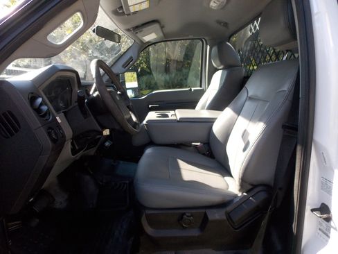 Used 2012 Ford F550 4x4 Regular Cab Super Duty w/ Trailer Tow Pkg image 6