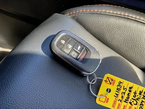 Used 2025 Honda Pilot TrailSport image 31
