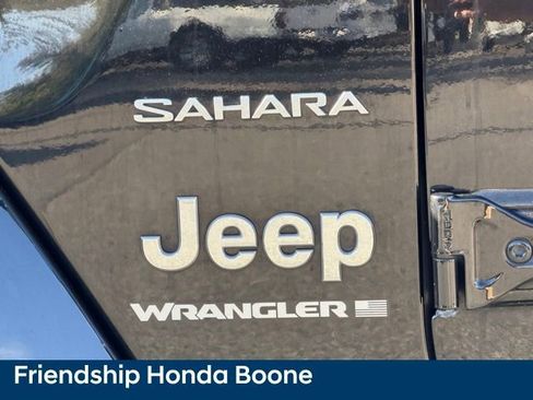 Used 2024 Jeep Wrangler Unlimited Sahara AWD/4WD image 12
