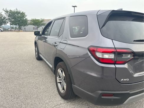 Used 2025 Honda Pilot EX-L image 4