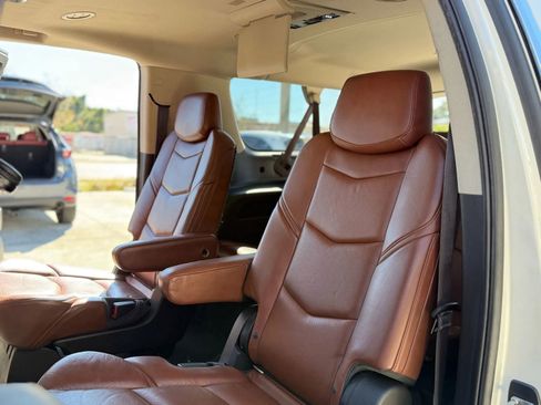 Used 2015 Cadillac Escalade ESV Premium image 19