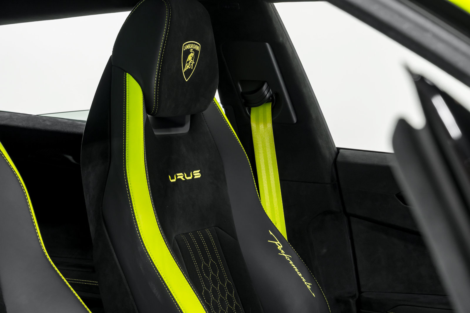 Used 2024 Lamborghini Urus Performante AWD/4WD image 40