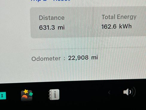 Used 2023 Tesla Model 3 Standard Range image 17