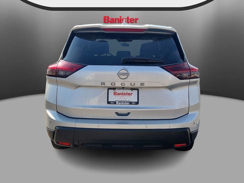 Used 2025 Nissan Rogue SV FWD image 5