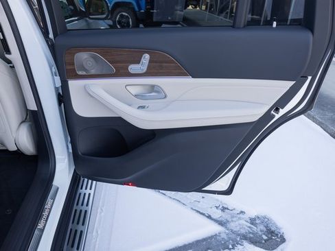 Certified 2025 Mercedes-Benz GLS 450 4MATIC image 19