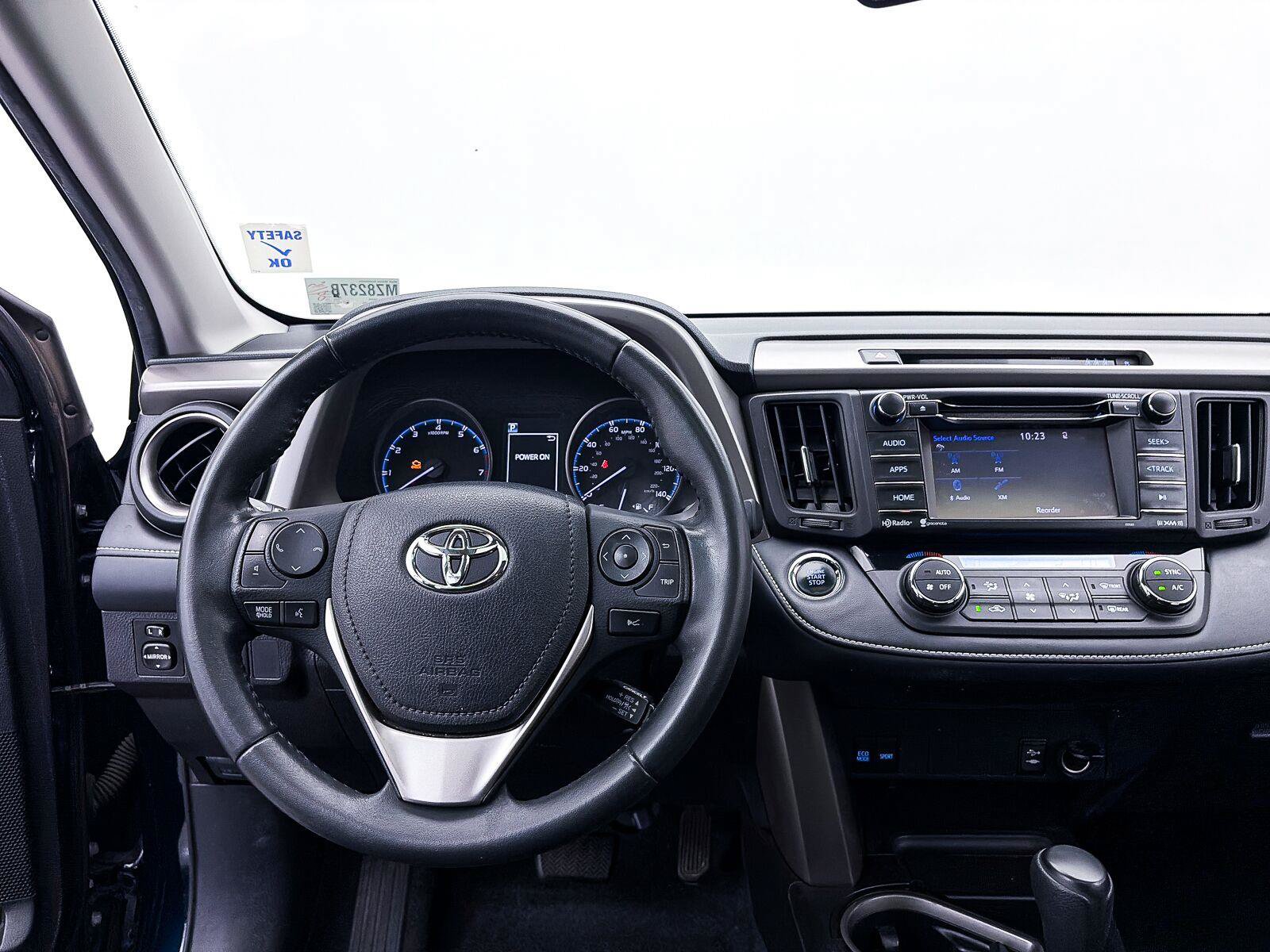 Used 2017 Toyota RAV4 XLE AWD/4WD image 5