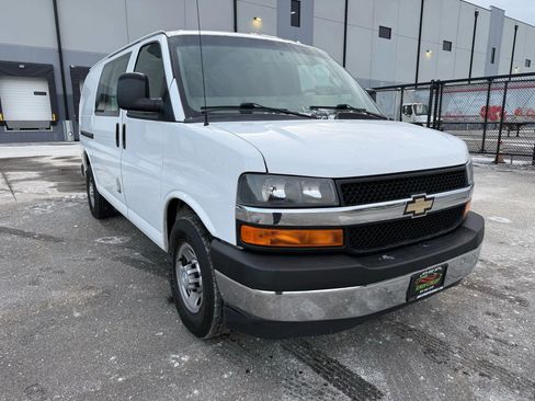 Used 2017 Chevrolet Express 3500 image 12