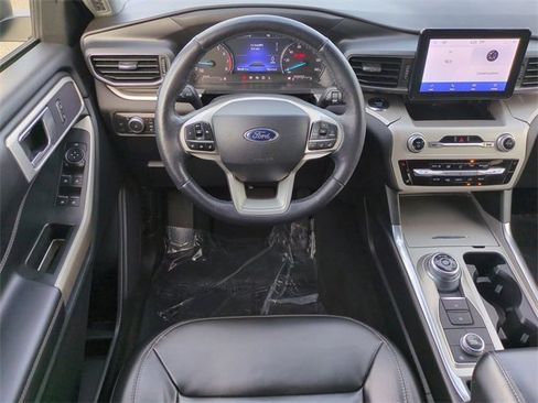 Used 2022 Ford Explorer XLT w/ Equipment Group 202A image 16