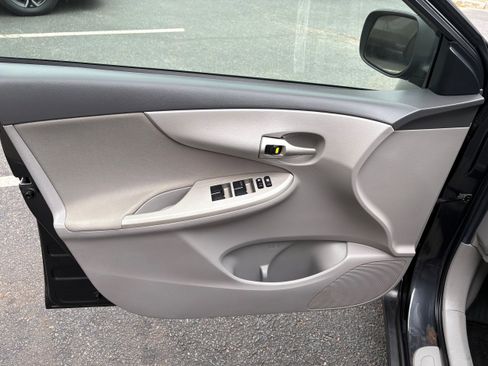Used 2010 Toyota Corolla LE FWD image 12