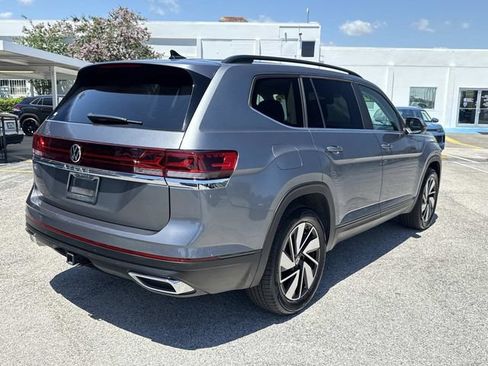 Used 2025 Volkswagen Atlas SE FWD image 3