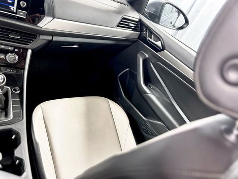 Used 2020 Volkswagen Jetta R-Line image 18