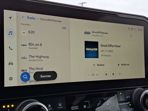 Used 2023 Toyota Highlander XLE image 14