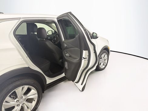 Used 2025 Buick Encore GX Preferred FWD image 28