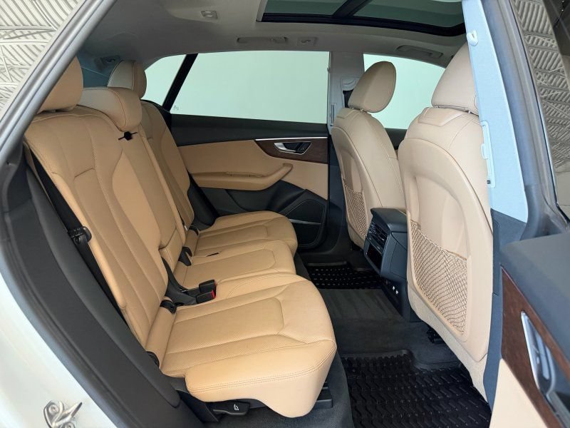 Used 2019 Audi Q8 Premium Plus w/ Premium Plus AWD/4WD image 18