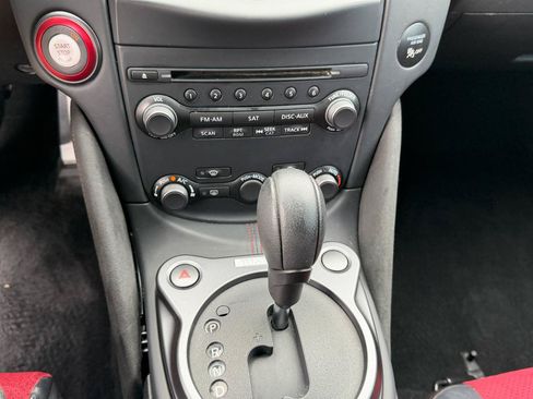 Used 2020 Nissan 370Z NISMO RWD image 23