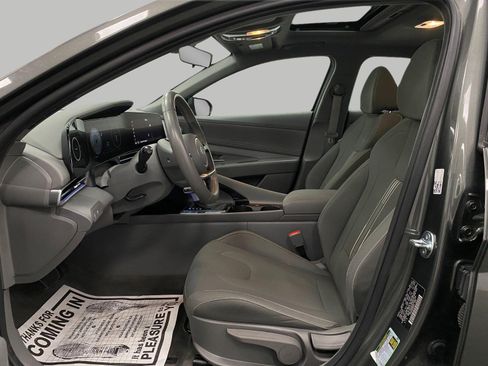Certified 2025 Hyundai Elantra SEL FWD image 30