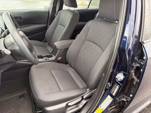 Used 2025 Toyota Corolla LE FWD image 12