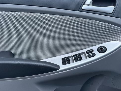 Used 2012 Hyundai Accent GS image 12