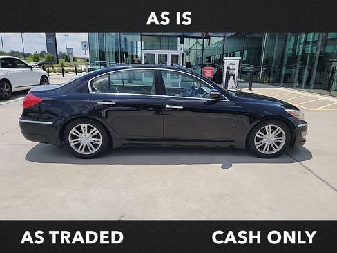Used 2013 Hyundai Genesis 3.8 w/ Technology Pkg RWD image 7