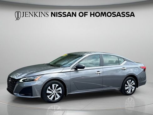 Certified 2024 Nissan Altima 2.5 S FWD image 10