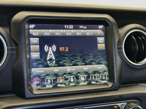 Used 2018 Jeep Wrangler Unlimited Sahara AWD/4WD image 9