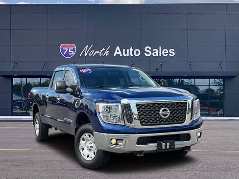 Used 2017 Nissan Titan SV image 1