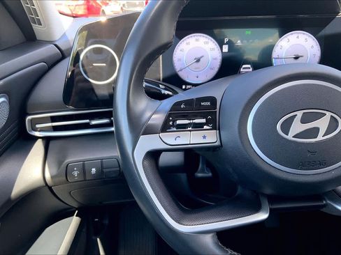 Used 2025 Hyundai Elantra Limited FWD image 24