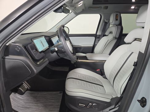 Used 2024 Rivian R1S Adventure AWD/4WD image 20